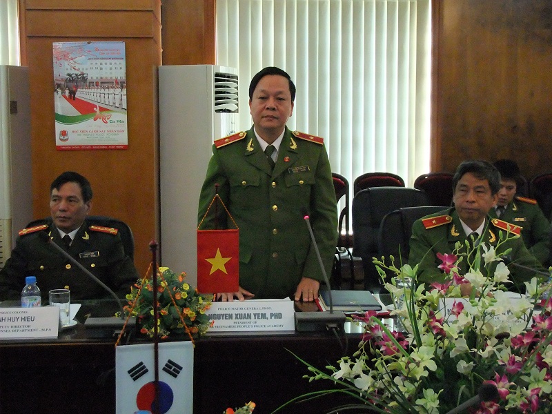 Thiếu tướng, GS.TS Nguyễn Xuân Yêm, Giám đốc Học viện CSND phát biểu tại buổi lễ