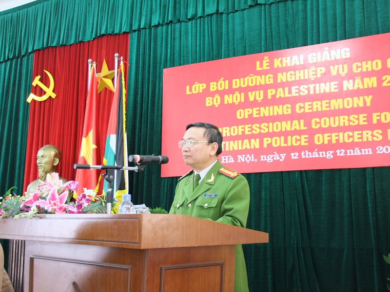 Đại tá, GS.TS Nguyễn Huy Thuật, Phó Giám đốc Học viện CSND đọc diễn văn khai mạc