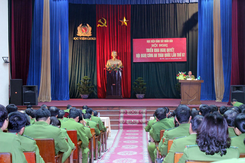 Thiếu tướng, GS.TS Nguyễn Xuân Yêm Bí thư Đảng ủy, Giám đốc Học viện chủ trì Hội nghị.