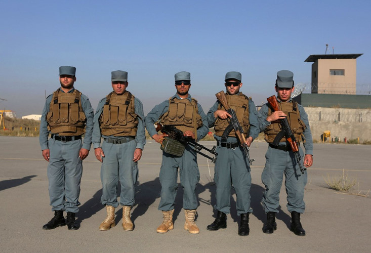 Lực lượng cảnh sát Afghanistan. Với tình hình hỗn loạn ở Afghanistan hiện nay thì lực lượng cảnh sát của quốc gia này cần được trang bị cả súng đại liên hay thậm chí cả súng chống tăng như một đội quân thực thụ