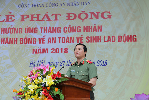 Thiếu tướng, GS.TS Bùi Minh Giám, Phó Tổng cục trưởng Tổng cục Chính trị CAND phát biểu tại lễ phát động