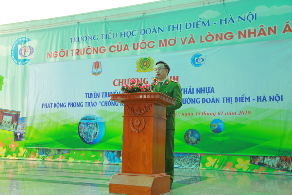 Đại tá, PGS.TS Dương Văn Minh - Trưởng khoa Cảnh sát phòng chống tội phạm về môi trường phát biểu tại buổi lễ