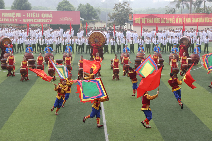 Chương trình biểu diễn trống hội chào mừng khai giảng năm học mới do tập thể cán bộ, học viên Học viện CSND phối hợp với Nhà hát tuồng Việt Nam thực hiện.