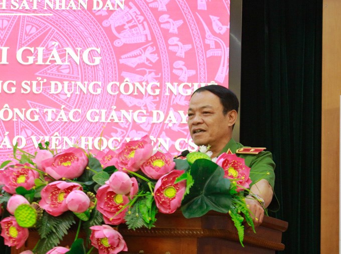 Thiếu tướng, PGS.TS Đặng Xuân Khang - Phó Giám đốc Học viện tuyên bố khai giảng lớp bồi dưỡng
