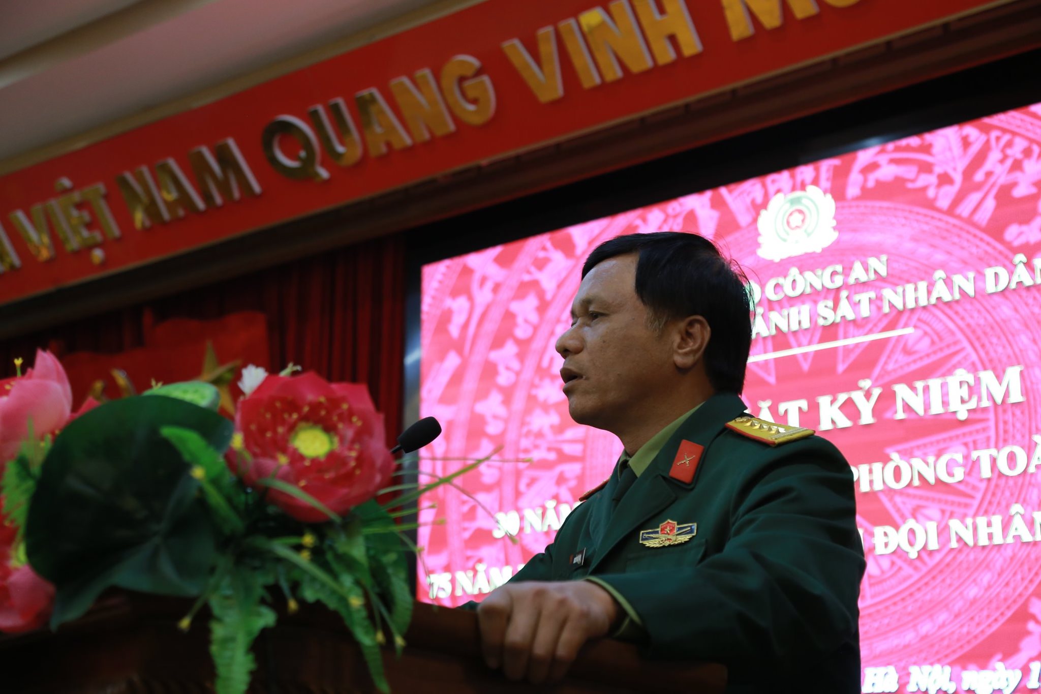 Đồng chí  Đại tá Nguyễn Văn Tĩnh, Phó đoàn Trưởng Đoàn 871 phát biểu tại Lễ gặp mặt