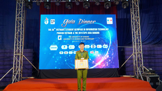 Sinh viên Tăng Văn Phương đạt giải nhất khối chuyên tin Olp’19