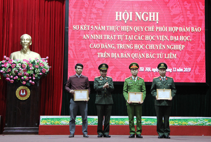 Văn phòng Học viện CSND nhận Giấy khen của Giám đốc Công an TP Hà Nội