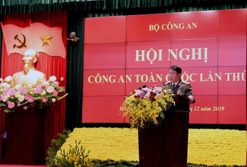 Thứ trưởng Bùi Văn Nam trình bày báo cáo tổng kết công tác công an năm 2019.