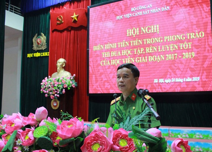 Đại tá, GS. TS Nguyễn Đắc Hoan - Phó Giám đốc Học viện phát biểu tổng kết Hội nghị