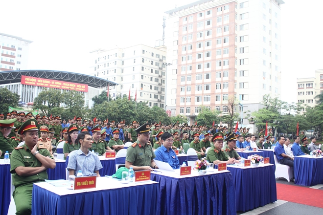 Các đại biểu tham dự buổi Lễ ra quân.