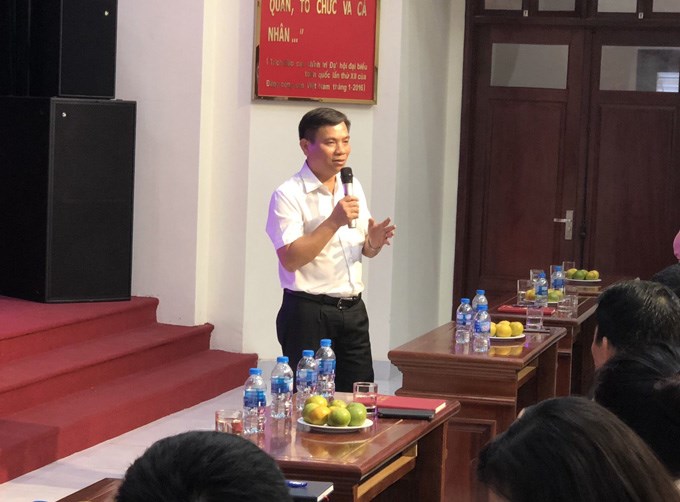Đồng chí Nguyễn Mạnh Thắng - Phó Chánh án TAND Q.Cầu Giấy trao đổi kinh nghiệm với sinh viên