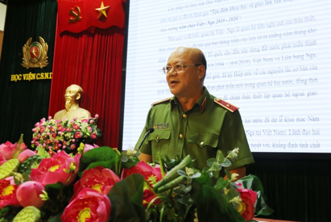 Thiếu tướng, PGS.TS Trần Minh Chất, Phó Giám đốc Học viện CSND phát biểu chào mừng