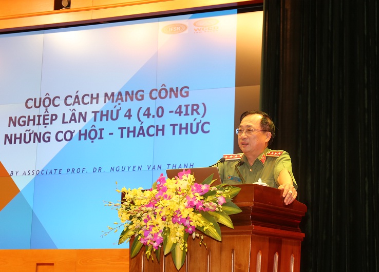 Thứ trưởng Nguyễn Văn Thành trực tiếp giảng bài tại buổi học tập.