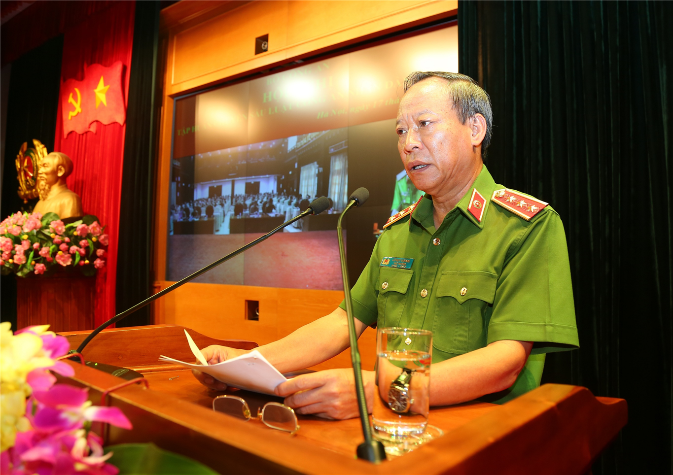 Thứ trưởng Lê Quý Vương phát biểu khai mạc Hội nghị.