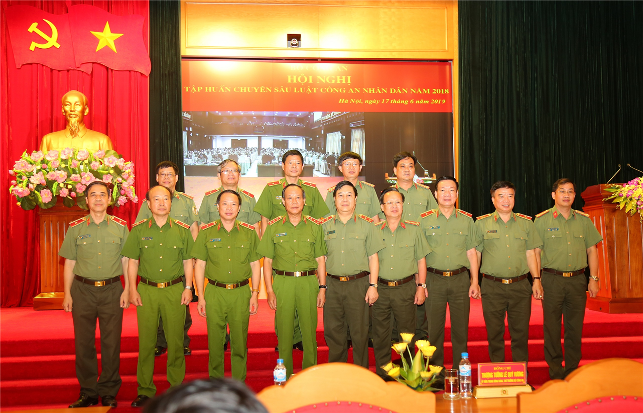 Thứ trưởng Lê Quý Vương và các đại biểu dự Hội nghị.