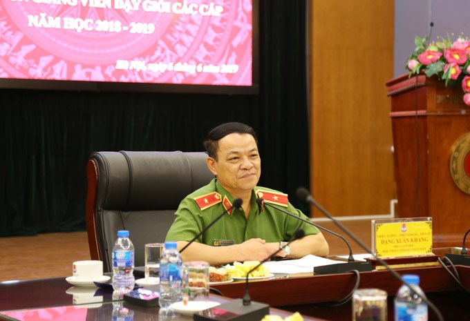 Thiếu tướng, PGS.TS Đặng Xuân Khang, Phó Giám đốc Học viện chủ trì lễ tổng kết