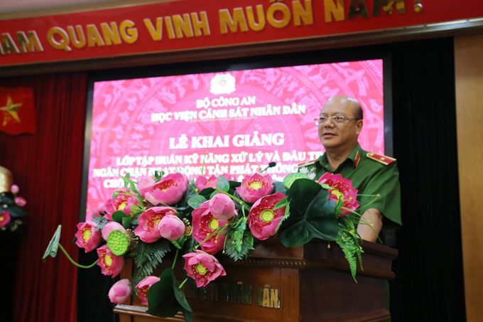 Thiếu tướng, GS.TS Trần Minh Chất, Phó Giám đốc Học viện phát biểu tại buổi lễ