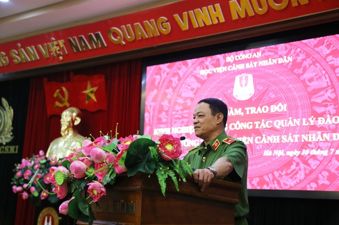 Thiếu tướng, PGS.TS Đặng Xuân Khang, Phó Giám đốc Học viện phát biểu tại chương trình