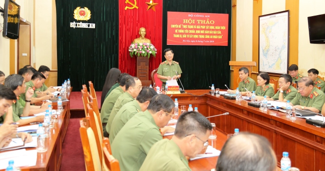 Thứ trưởng Nguyễn Văn Sơn phát biểu tại Hội thảo.