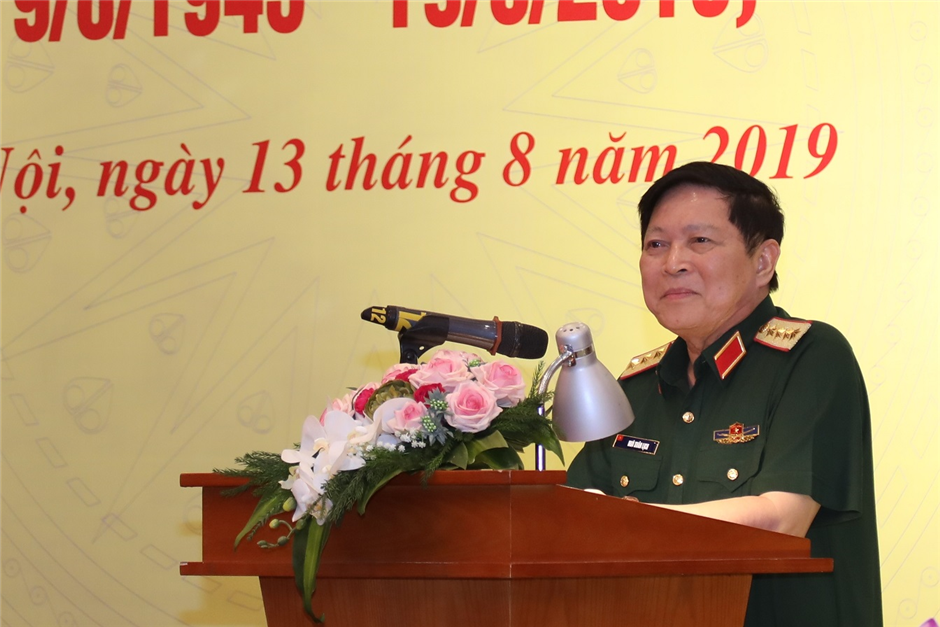 Đại tướng Ngô Xuân Lịch phát biểu tại buổi gặp mặt.