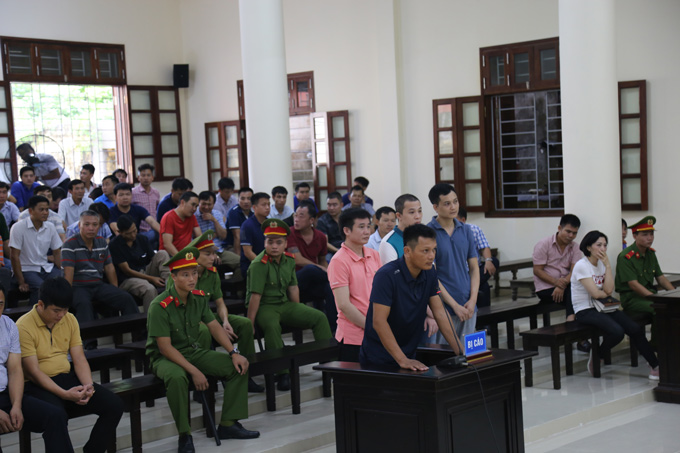 TS. Phạm Minh Tuyên, Chánh án Tòa án nhân dân tỉnh Bắc Ninh trao đổi trao đổi, giải đáp những vướng mắc và băn khoăn của học viên sau khi theo dõi phiên tòa thực tế