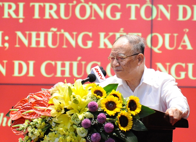 GS.TS Hoàng Chí Bảo truyền đạt tại Hội nghị.