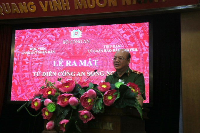Thiếu tướng, PGS.TS Trần Minh Chất, Phó Giám đốc Học viện phát biểu tại buổi lễ