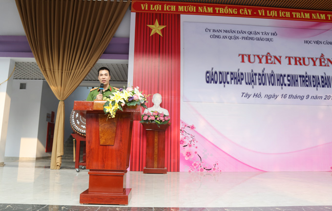 Trung tá, TS Doãn Xuân Hùng, Phó Trưởng Khoa Cảnh sát Hình sự phát biểu tại buổi tuyên truyền