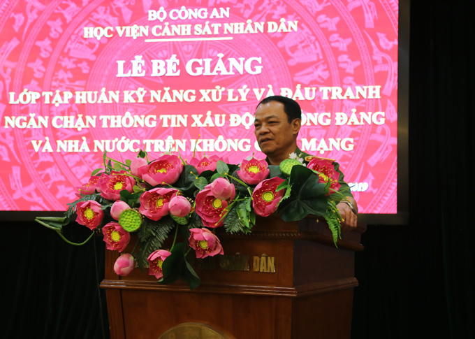 Thiếu tướng, PGS.TS Đặng Xuân Khang, Phó Giám đốc Học viện phát biểu tại buổi lễ