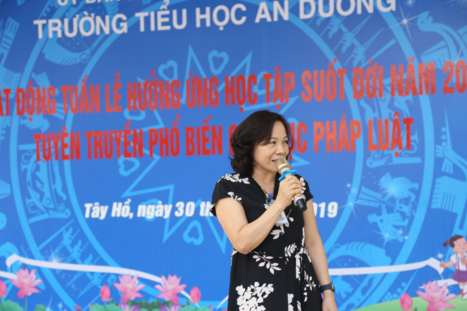 Cô Phạm Thị Minh Tuyết, Hiệu trưởng nhà trường phát biểu tại buổi tuyên truyền