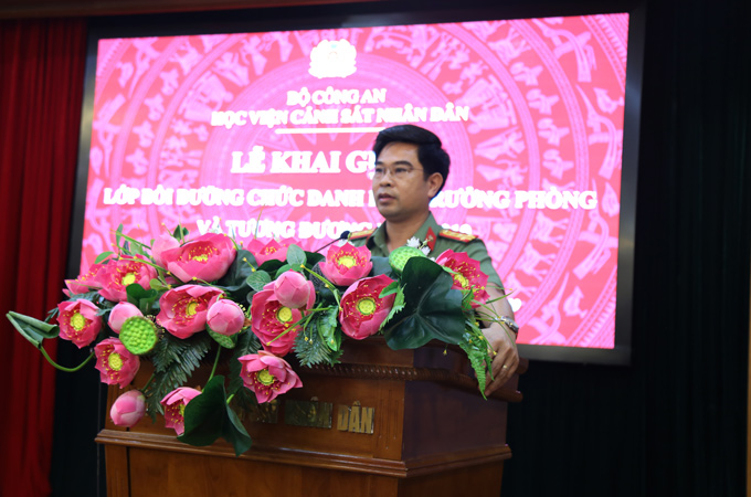 Đại tá, PGS. TS Lê Hoài Nam, Phó Cục trưởng Cục Đào tạo phát biểu tại buổi lễ