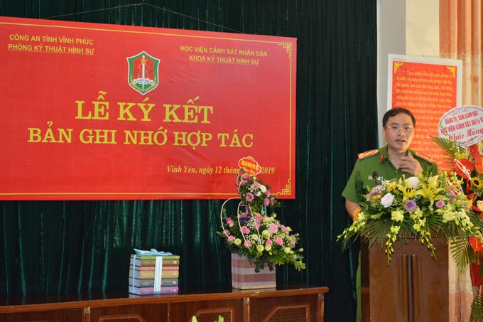 Thượng tá Tạ Đức Diễn - Phó Giám đốc Công an tỉnh Vĩnh Phúc phát biểu chúc mừng tại buổi lễ