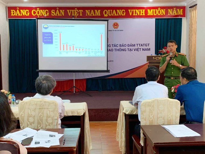 Cán bộ Trung tâm Nghiên cứu ATGT báo cáo tình hình giao thông Việt Nam trong thời gian qua
