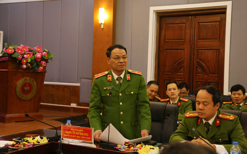 Thiếu tướng, PGS. TS Đặng Xuân Khang, Phó Giám đốc Học viện phát biểu tại Hội nghị