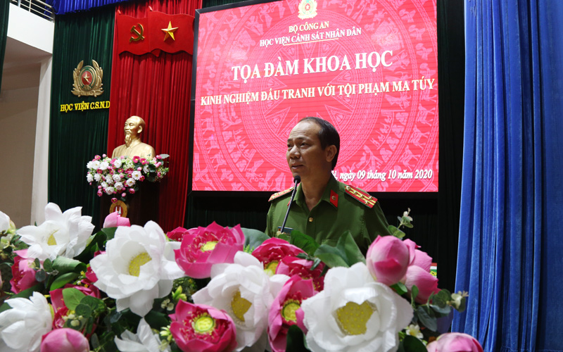 Đại tá, TS Trần Quang Huyên, Phó Giám Học viện phát biểu tại buổi Tọa đàm