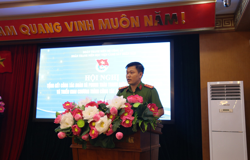 Đại úy Vũ Văn Thuận, Ủy viên BCH Trung ương đoàn, Bí thư Đoàn Thanh niên Học viện CSND báo cáo tổng kết công tác Đoàn và phong trào thanh niên năm học 2019 - 2020 và triển khai Chương trình công tác năm học 2020 - 2021.