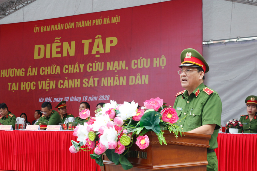 Thiếu tướng Đỗ Minh Dũng, Phó Cục trưởng Cục Cảnh sát PCCC và cứu hộ, cứu nạn, Bộ Công an phát biểu chỉ đạo tại buổi diễn tập
