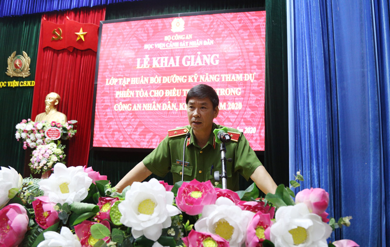 Thiếu tướng, GS.TS Trần Minh Hưởng, Giám đốc Học viện phát biểu tại lễ khai giảng khóa học