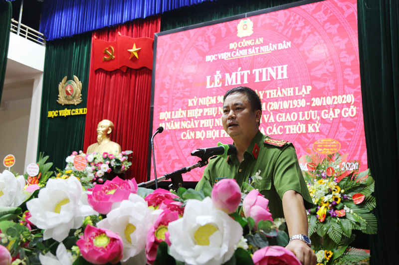 Đại tá, PGS.TS Phạm Công Nguyên, Phó Giám đốc Học viện chúc mừng toàn thể hội viên Hội Phụ nữ Học viện