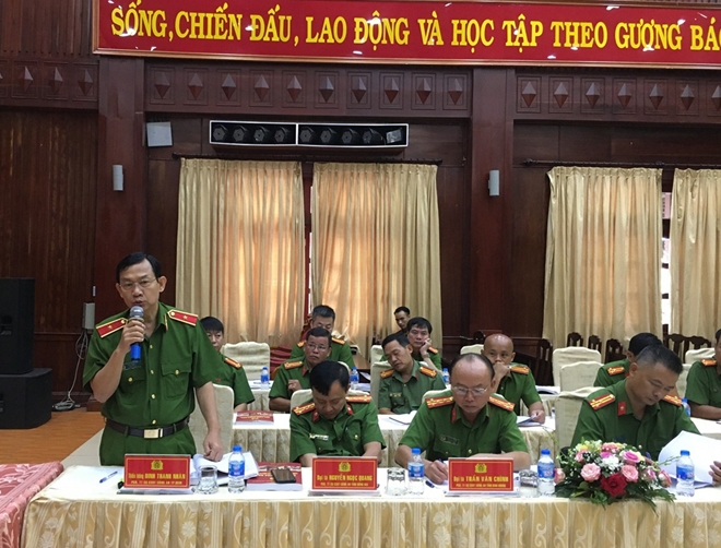 Thiếu tướng Đinh Thanh Nhàn phát biểu tham luận tại Hội thảo