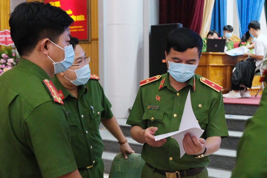 Thiếu tướng, GS. TS Nguyễn Đắc Hoan, Phó Giám đốc Học viện chỉ đạo tổ chức nhập học cho tân sinh viên khoá D46