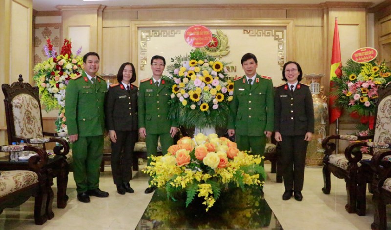 Công an tỉnh Hải Dương chúc mừng Học viện CSND