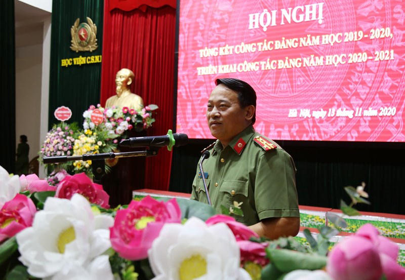 Đại tá Tạ Quang Huy, Phó Chủ nhiệm UBKT Đảng ủy Công an Trung ương phát biểu tại buổi lễ