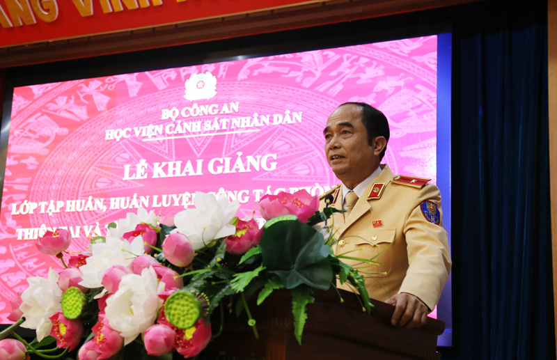 Thiếu tướng Trần Quốc Trung, Phó Cục trưởng Cục CSGT, Bộ Công an phát biểu tại buổi lễ