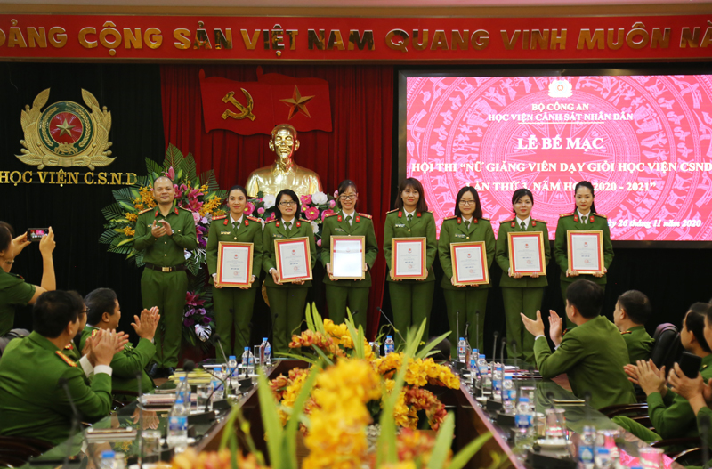 07 nữ giảng viên được trao giải Ba của Hội thi