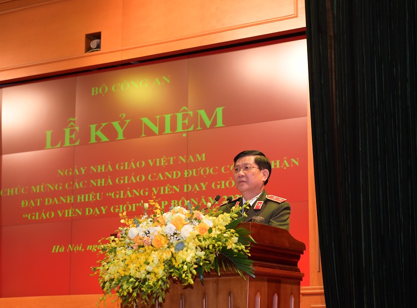 Thứ trưởng Nguyễn Văn Sơn phát biểu tại buổi lễ.