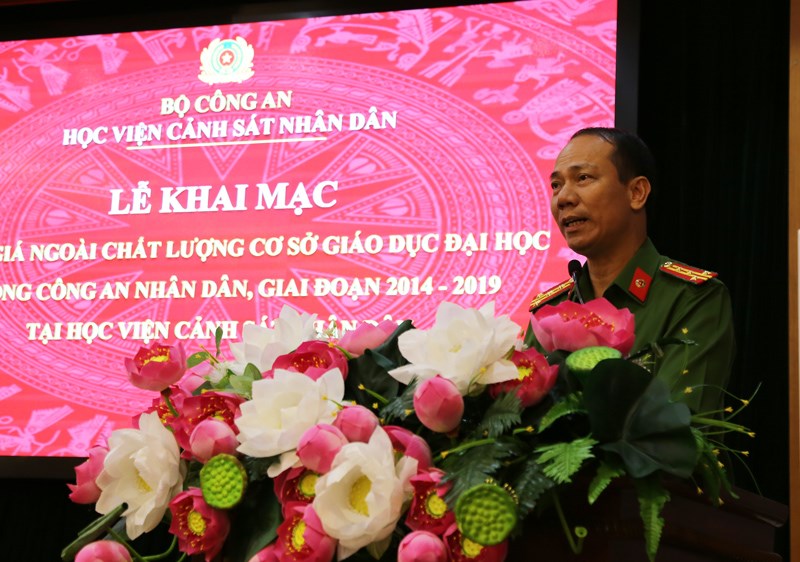 Đại tá, TS. Trần Quang Huyên, Phó Giám đốc Học viện phát biểu chào mừng đoàn công tác