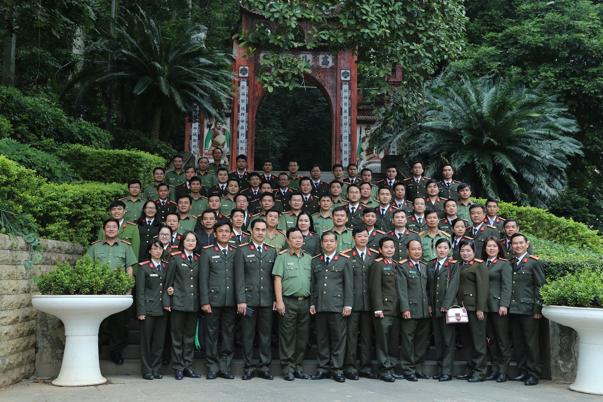 Học viên Lớp tập huấn dâng hương và tham quan tại Đền Hùng, tỉnh Phú Thọ