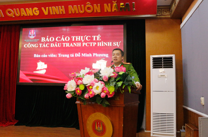 Trung tá Đỗ Minh Phương, Phó Trưởng phòng 6 - Cục Cảnh sát hình sự, Bộ Công an báo cáo chuyên đề tại Học viện