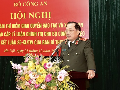 Thứ trưởng Nguyễn Văn Thành phát biểu tại Hội nghị.